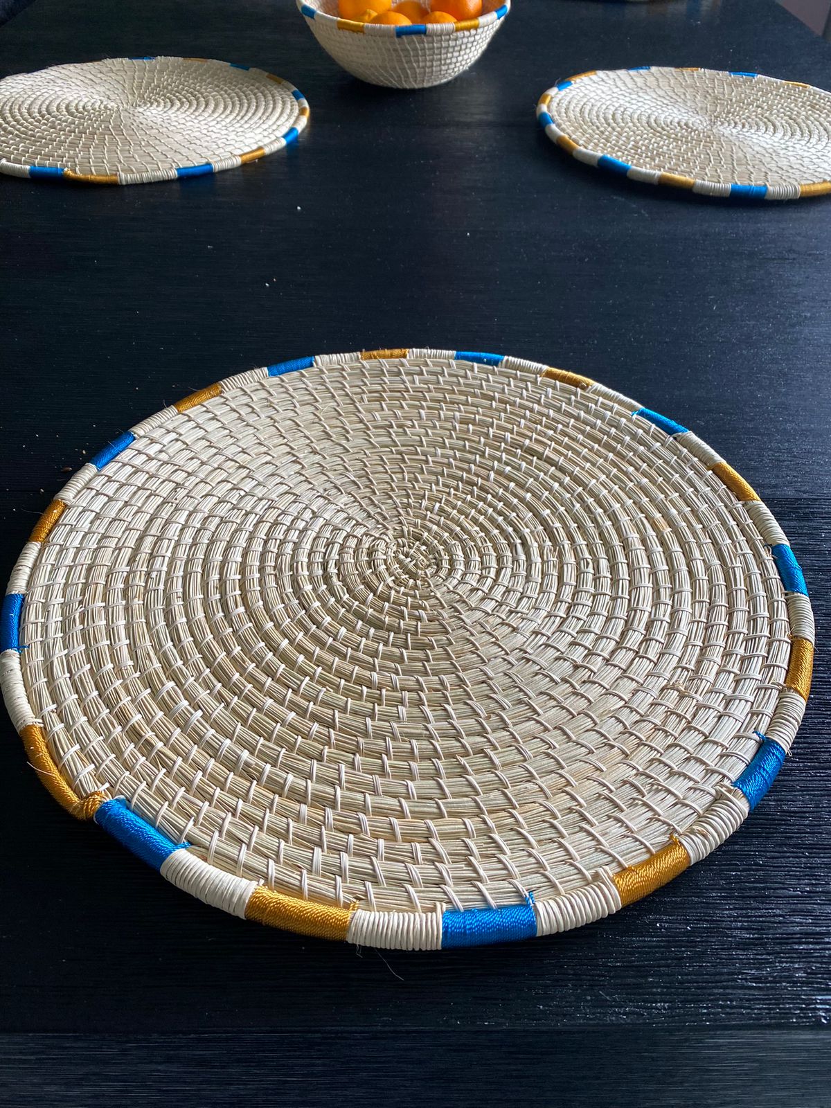 Set de 6 portaplatos – borde tricolor