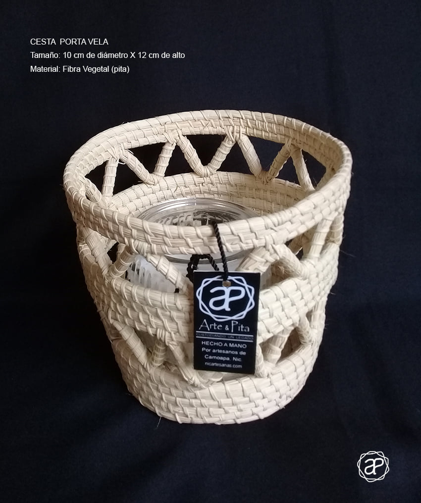 Hermosa cesta porta vela