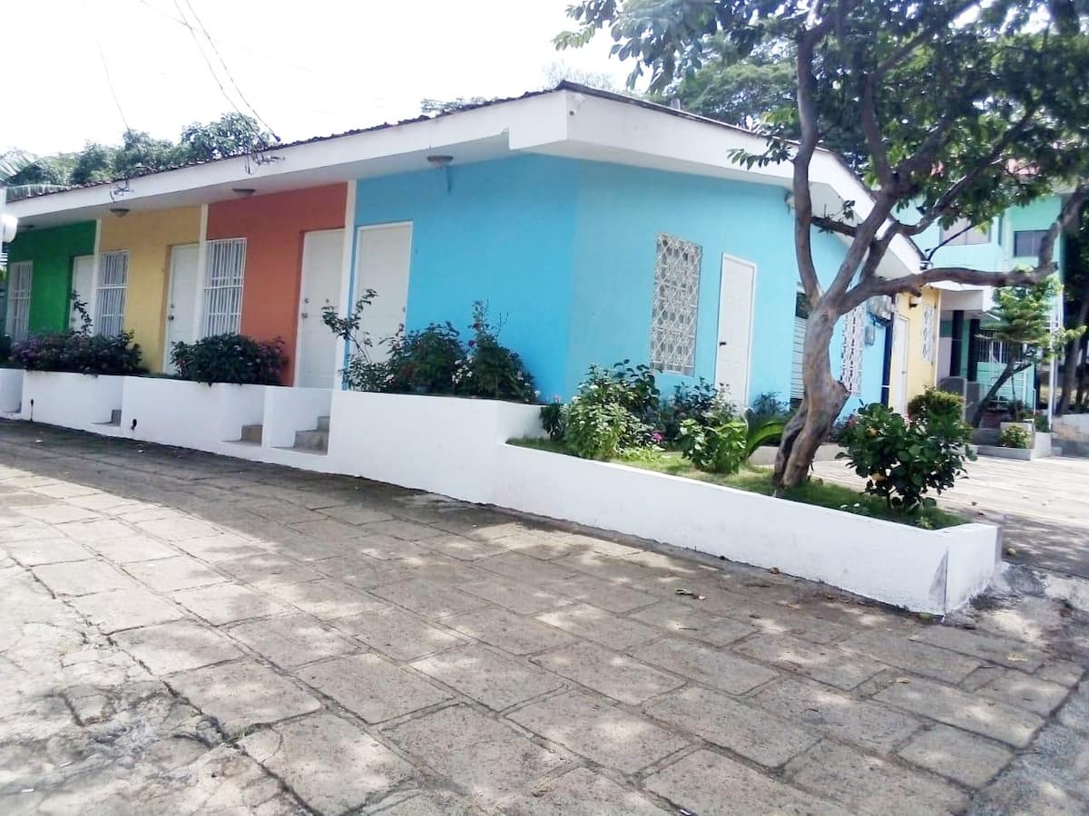 SE VENDE BONITO APARTAMENTO AMUEBLADO.